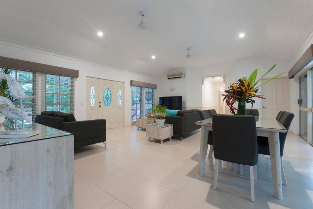 Paradise On Ruby - Port Douglas Villa Exterior photo